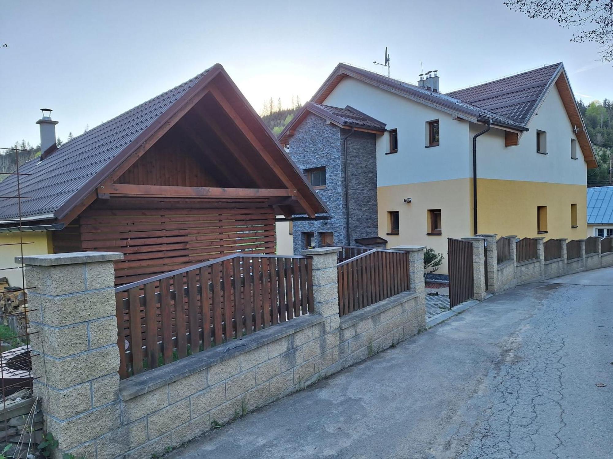 Pohoda Javorniky S Rozlahlym Pozemkom *